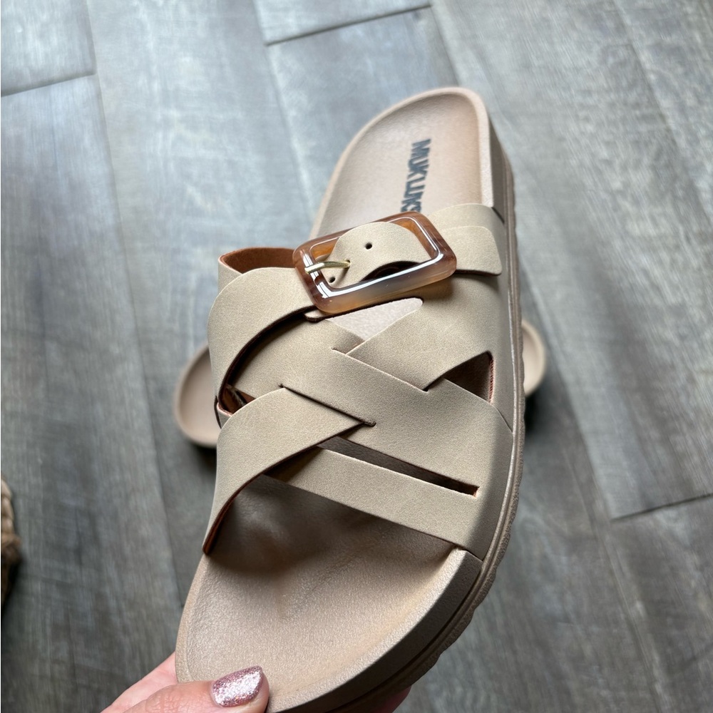 Muk Luks Women's STONE Criss-Cross Sandals - Picture 5 of 6